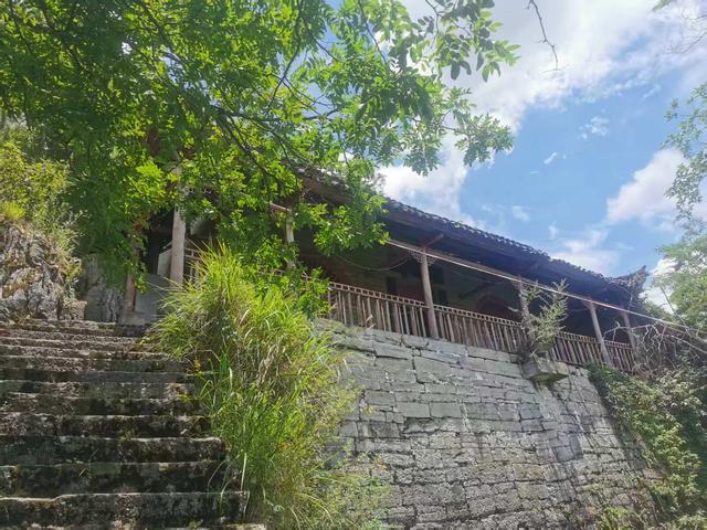 遵义播州：宝峰山上宝峰塔
