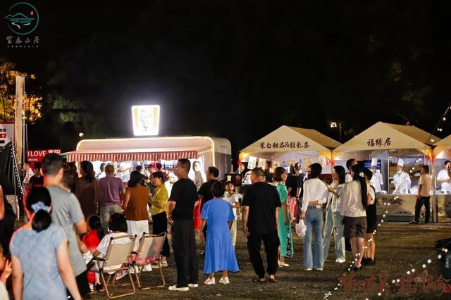 国庆中秋长假首日“炸”场！龙门古镇逛到腿软停不下来，美食吃到扶墙走！