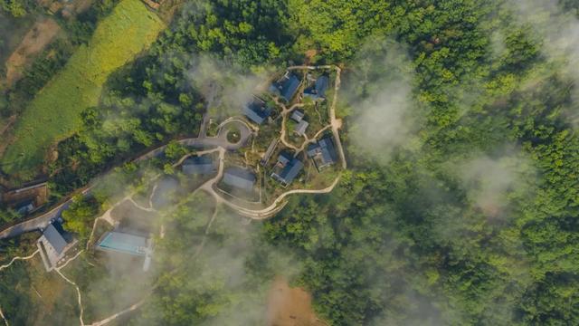 8月去撒野!跟着王安宇、魏大勋一起探天坑、穿云海、入秘境