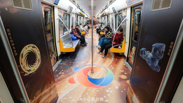 2号线上新“四川文旅品牌标识”主题列车