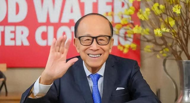 谁强就跪谁？特朗普失败后，李嘉诚急递投名状：绝对服从国家规定