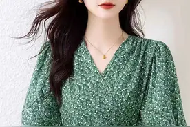 V领短款上衣裁剪图，喜欢这个款的收藏吧！图片