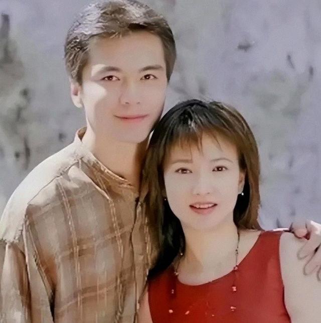 何晴告别仪式公布，许亚军的态度道明一切，难怪她情愿为爱"做小"