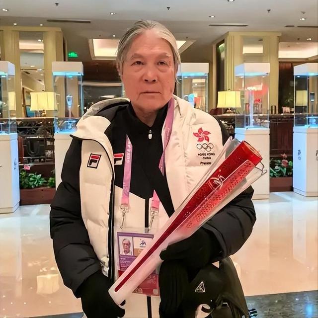 结婚13年，44岁郭晶晶再次迎来喜讯，官媒发文，终于等到这一天