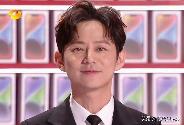 51岁主持人何炅近况:无妻无子、与保姆相伴,如今终于与自己和解