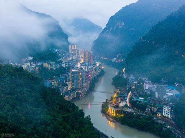 四川旅行最适合去的 7 个宝藏小城，好吃又好逛，争取每年去一个！