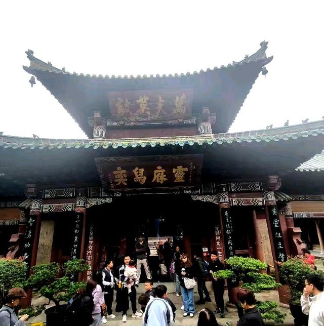 阆中古城里的张飞庙