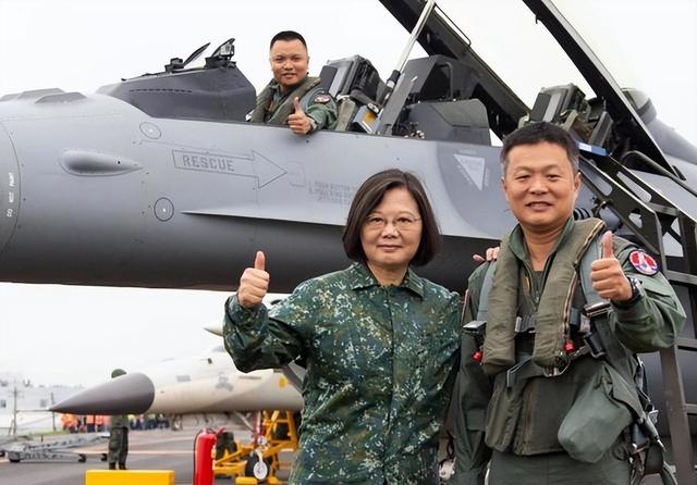 匕首导弹被击落给中国提醒了：武统台湾，不能过分依赖东风导弹