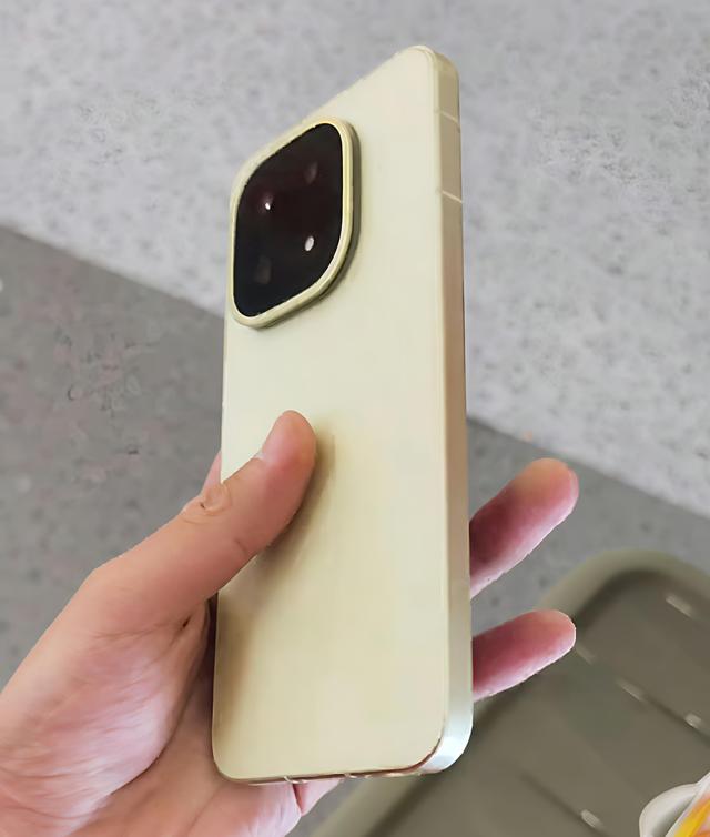 iQOO15要来了，十月手机圈又要热闹一阵子喽