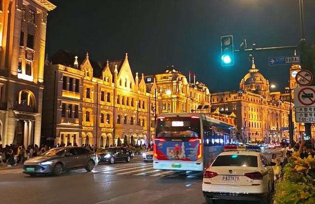 实拍上海滩夜景精华，每年吸引国内外无数游客打卡！