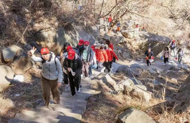 《华夏秋美教育集团：2025“十一+中秋”全民健身徒步登山活动》2