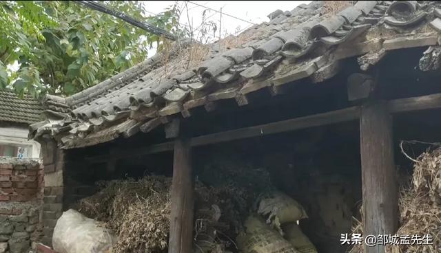 山东邹城的这个村庄可不得，村庄有座关帝庙。