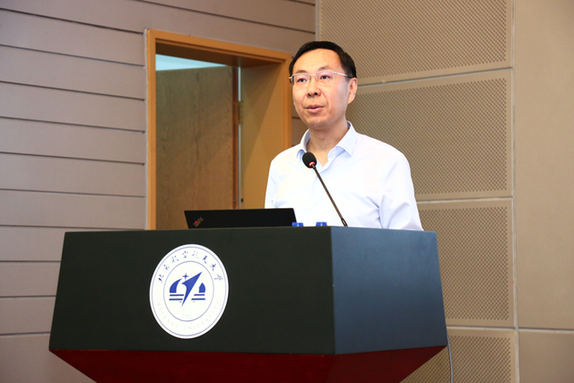 全国中小学信息科技与人工智能教育研究交流会在北航举行