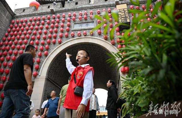 77名红领巾，深情讲家乡