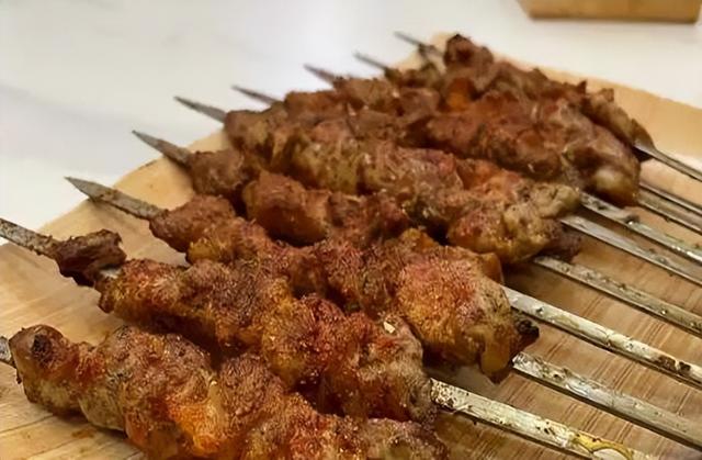 河北一家人暑假到内蒙旅游，点一斤烧麦4道菜，饭菜上齐全家愣了