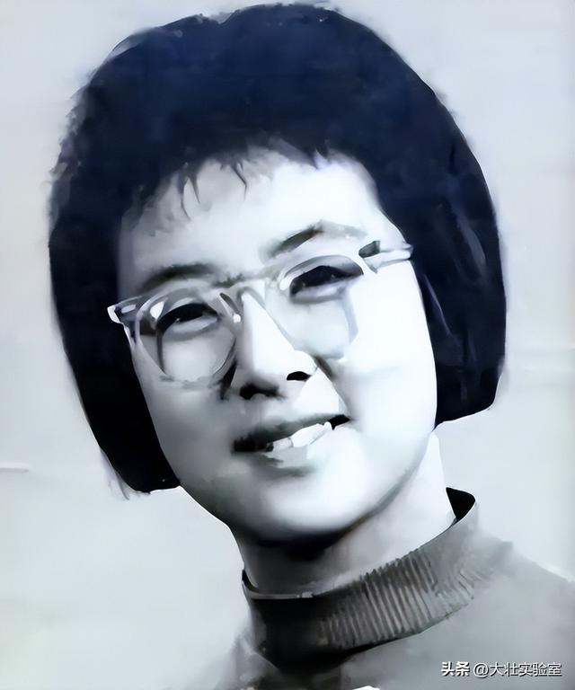 毛主席的机要秘书谢静宜有多美？长相甜美可爱	，当过北京市委书记