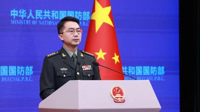 太突然！菲律宾20艘渔船“铁索连环”闯黄岩岛，马科斯这招真的狠