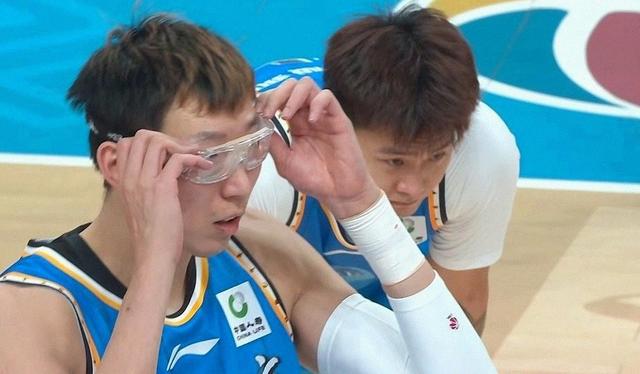 罚球31-17！杨鸣冲动技犯送5罚，让辽宁断送全局，成全北京3连胜