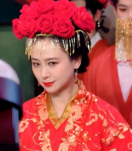 心酸！56岁翁虹走穴商演，在景区跳舞供人观赏，长这么漂亮可惜了