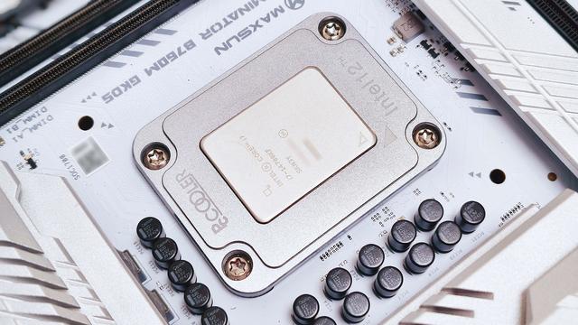 纯白装机也好看，B760主板也能IPO？14代酷睿平台性能一览