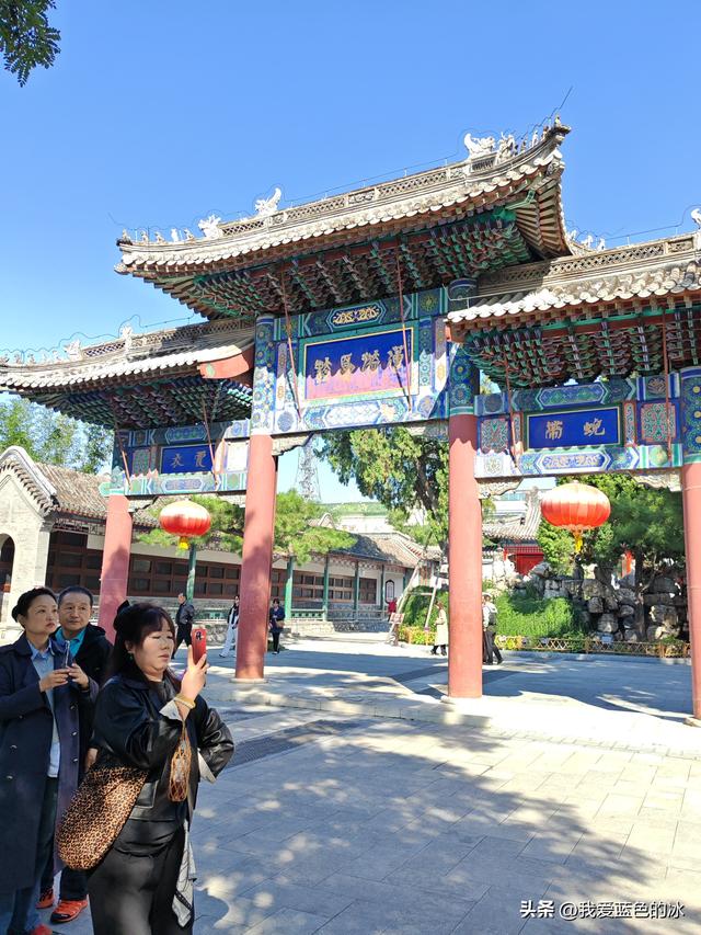 这个时候参观保定古莲花池景区有点时间不对，但还是进来转一圈