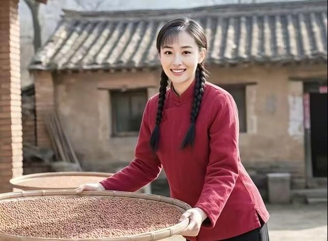拿老公手机给婆婆转5千，婆婆秒回：你哥买房30万，别拿5千打发我