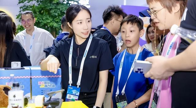 AI硬件大翻身！2025年融资145亿，大厂高管扎堆离职入局