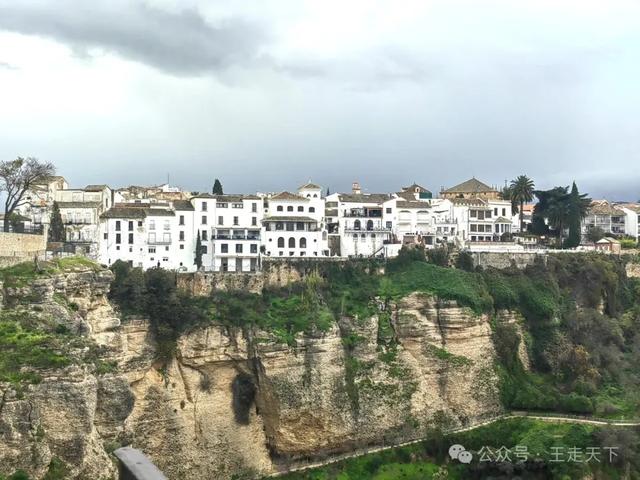 享誉欧洲的“悬崖小镇”—西班牙旅游散记⑴