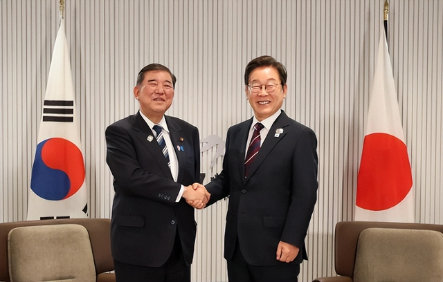 5500亿没谈妥！关税谈判生变，日本高官紧急取消访美，美日韩格局一夜大变,日韩都不好受