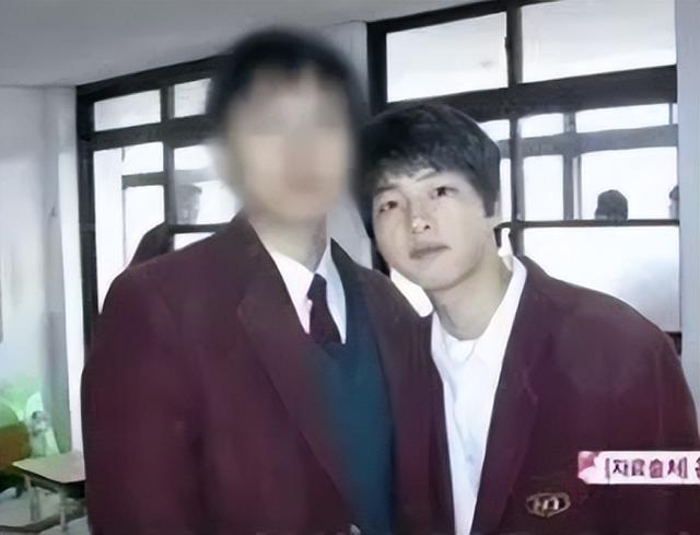 离婚5年，39岁宋仲基儿女双全，43岁宋慧乔独美