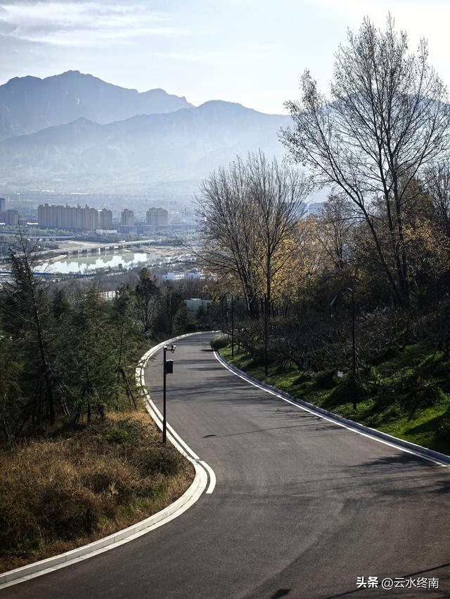 蓝田投资3.5亿，营业3年多被拆的民俗村，现在变成别墅区，你咋看