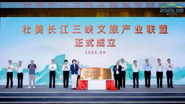 政在问丨长江三峡，如何把风景讲成故事？