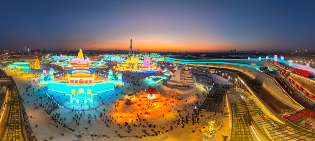 哈尔滨冰雪大世界滑梯全攻略，“滑”不多说，直接开整！