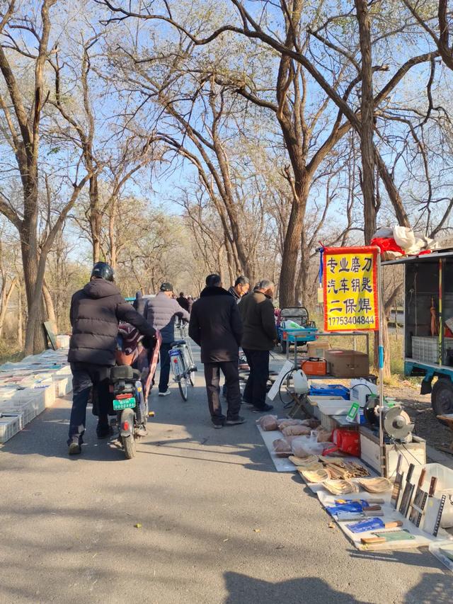 记录德州：岔河河堤上的大集，人山人海，异常热闹