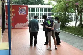 厦门一图书馆出现“流浪汉”？记者实地探访，原来……图片