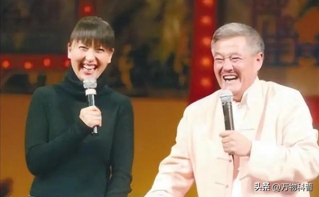 闫学晶没想到，2026年刚开年	，老搭档冯巩就给她上了生动一课