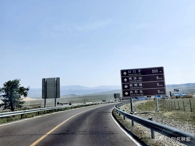 自驾新疆,从哈密到阜康,分享一条小众路线,车少景美(1)