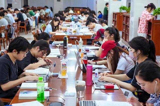 武大图书馆性骚扰反转！项立刚：小杨乐在其中，对小肖有特殊感情