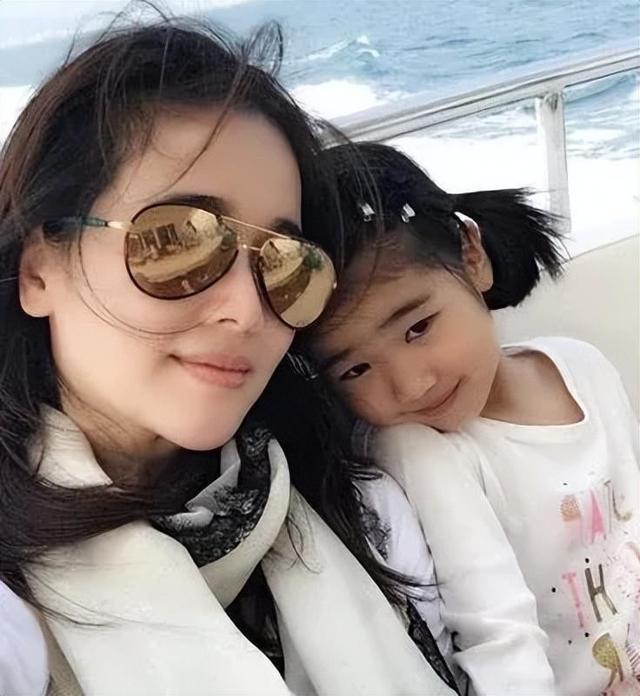 谁也没想到，被传“风流成性	，绯闻不断”的左小青，如今成了这样