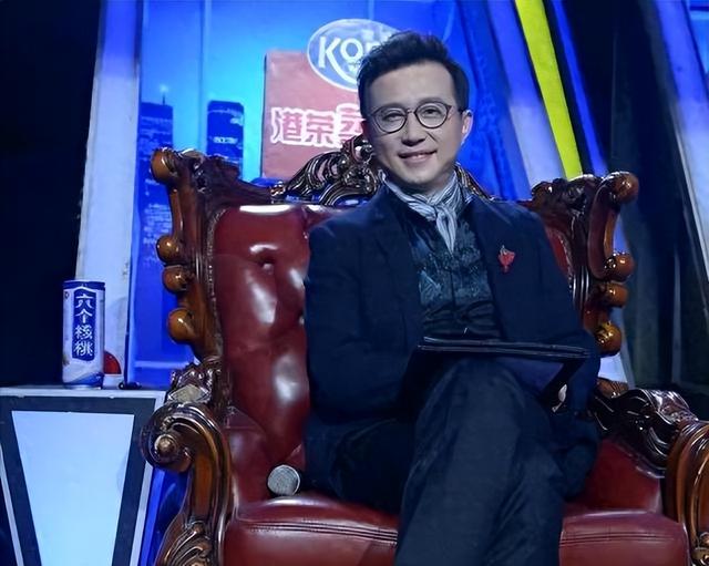 出轨、背刺亲家，被赶出豪门，靠当“赘婿”爬上巅峰的他现状如何