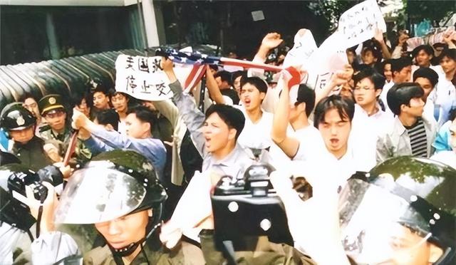 美国终于明白，当年炸毁中国大使馆，中国为什么不反击？