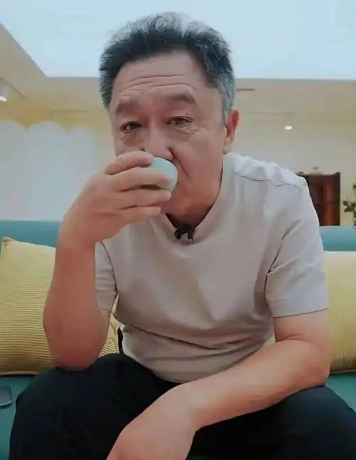 成“老赖”不到3天，于谦被扒底朝天，官方下场，终步入何炅后尘