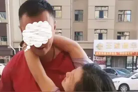 黑龙江：父女亲密互动被妈妈传到网上，网友：像极了情侣！图片