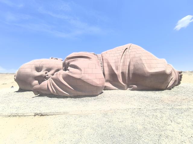 榆林窟小有名气但远离市区，路上偶遇大地之子、汉武帝等网红雕塑