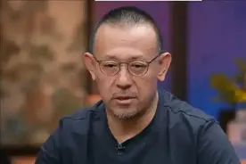 61岁导演姜文:26年只拍了6部电影，却能影史留名，他凭什么这么牛图片
