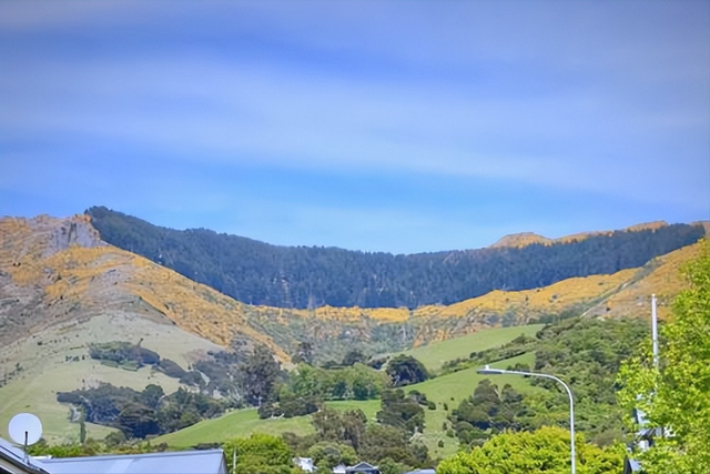 高山火车穿雪山，莫阿娜镇藏秘境，湖光比绿玉更沁人心脾