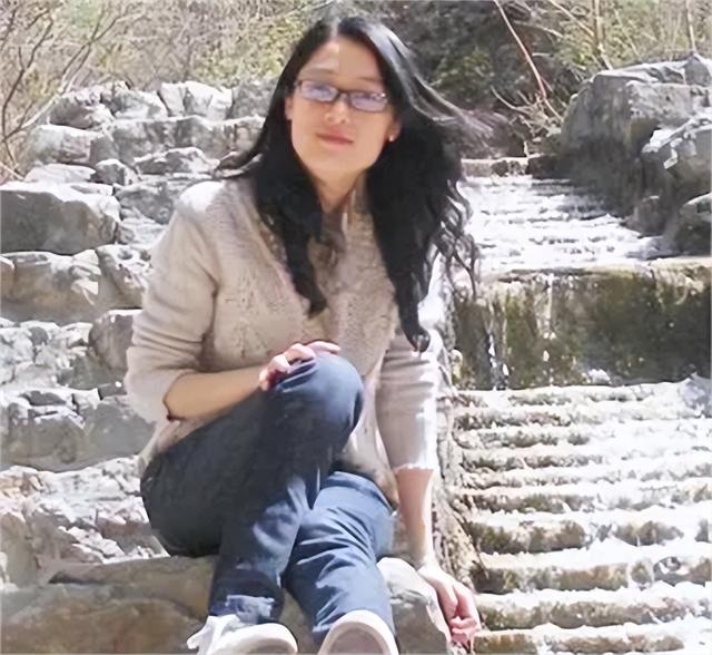 刘强东的美女助理：普通本科生，身兼多职，毕业多年不忘反哺母校