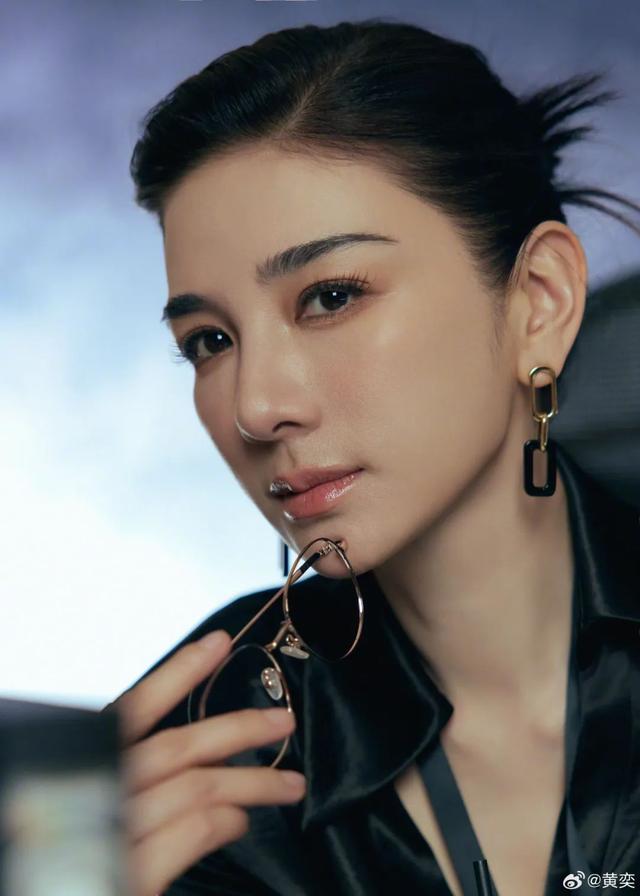 演员黄奕再回应女儿被抵制出道