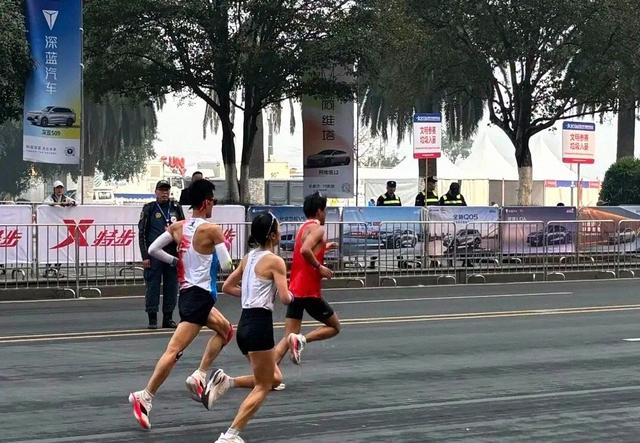 张水华辞职后首秀重马	，2小时30分48秒夺国际第六名