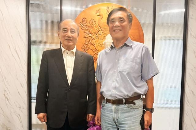郝龙斌晒合影称感谢王金平倾囊相授
